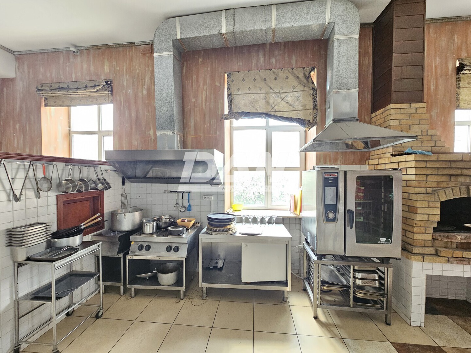 Помещение свободного назначения 650 м²