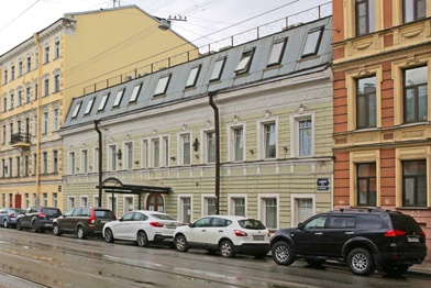 Здание банка «Финансовый капитал» в центре Санкт-Петербурга выставили на торги