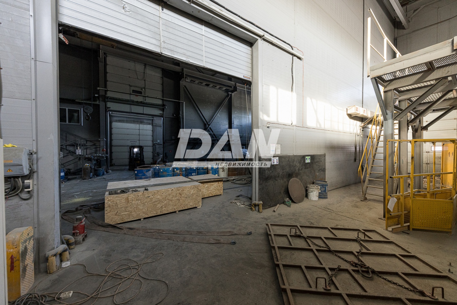 Производственное помещение 990 м²