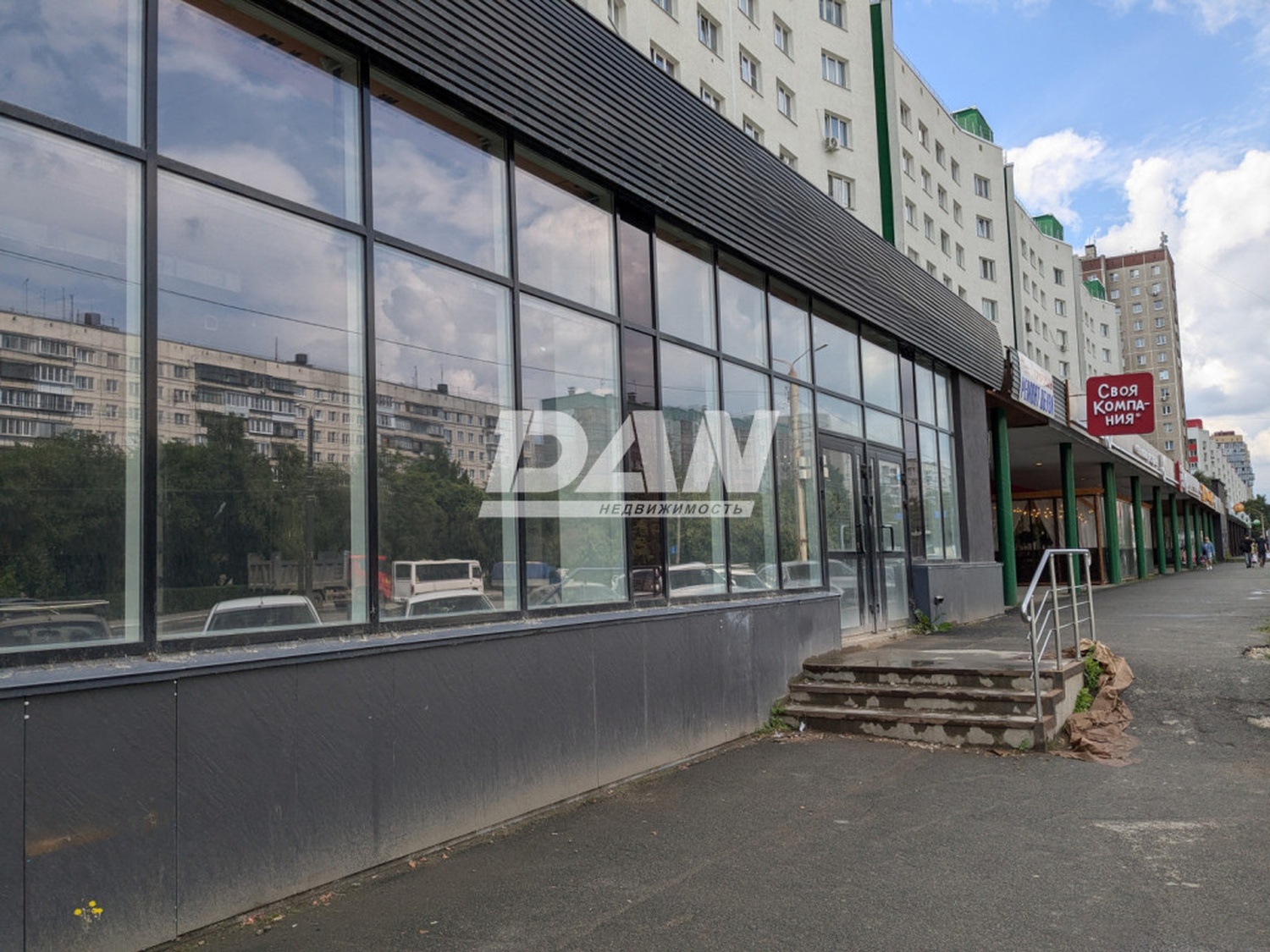 Торговое помещение 296 м²