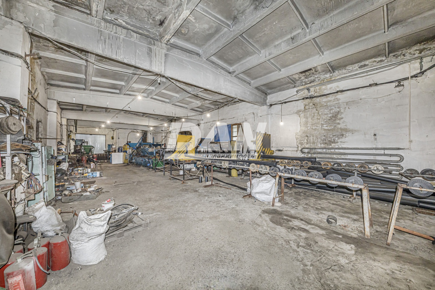 Помещение свободного назначения 940,4 м²