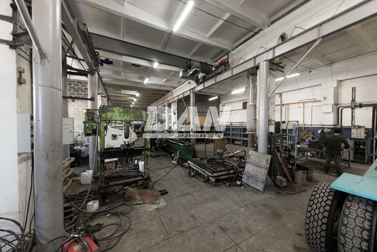 Производственное помещение 2557 м²