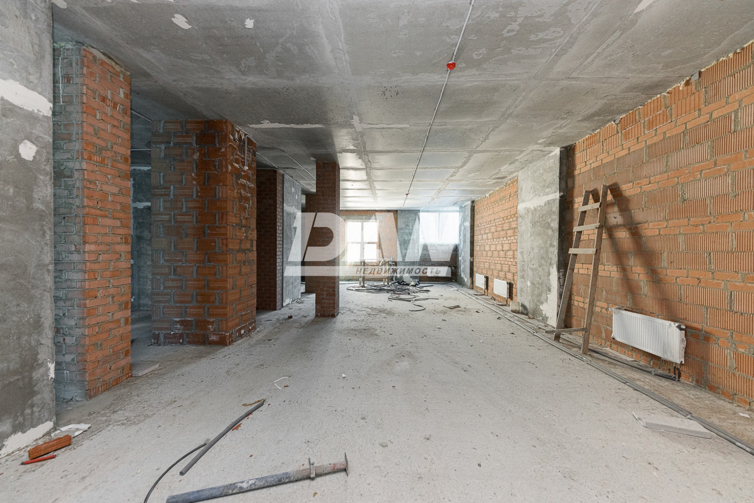 Помещение свободного назначения 327,8 м²
