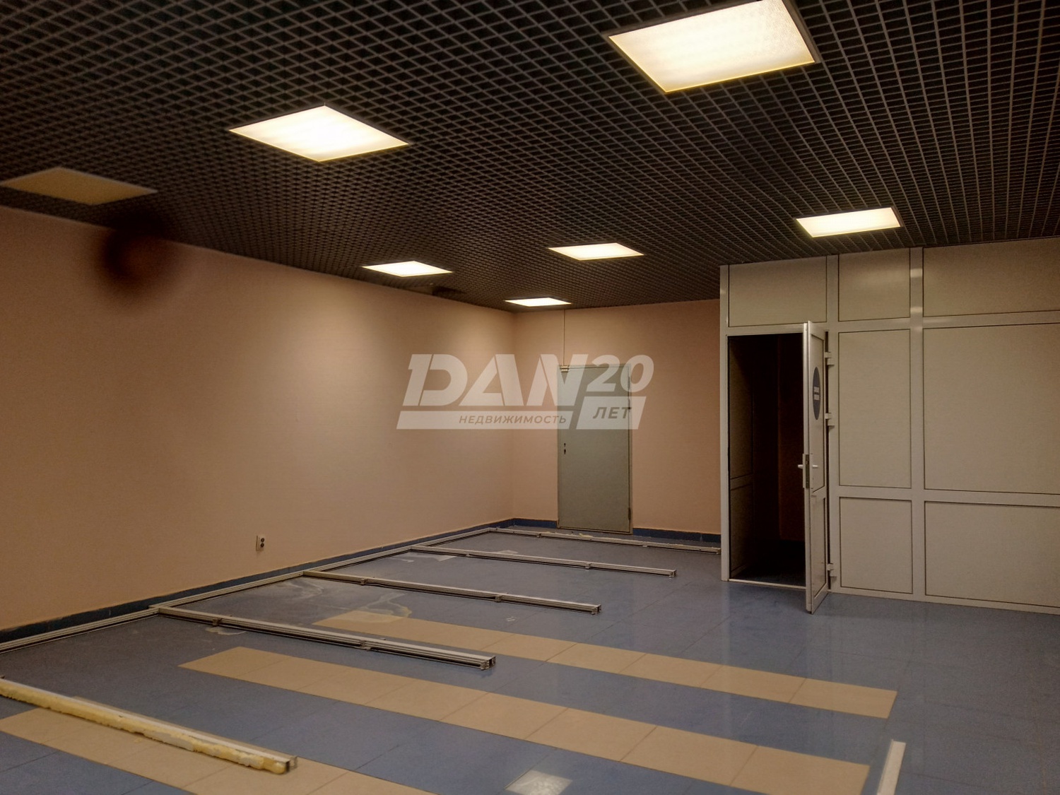 Помещение свободного назначения 290 м²