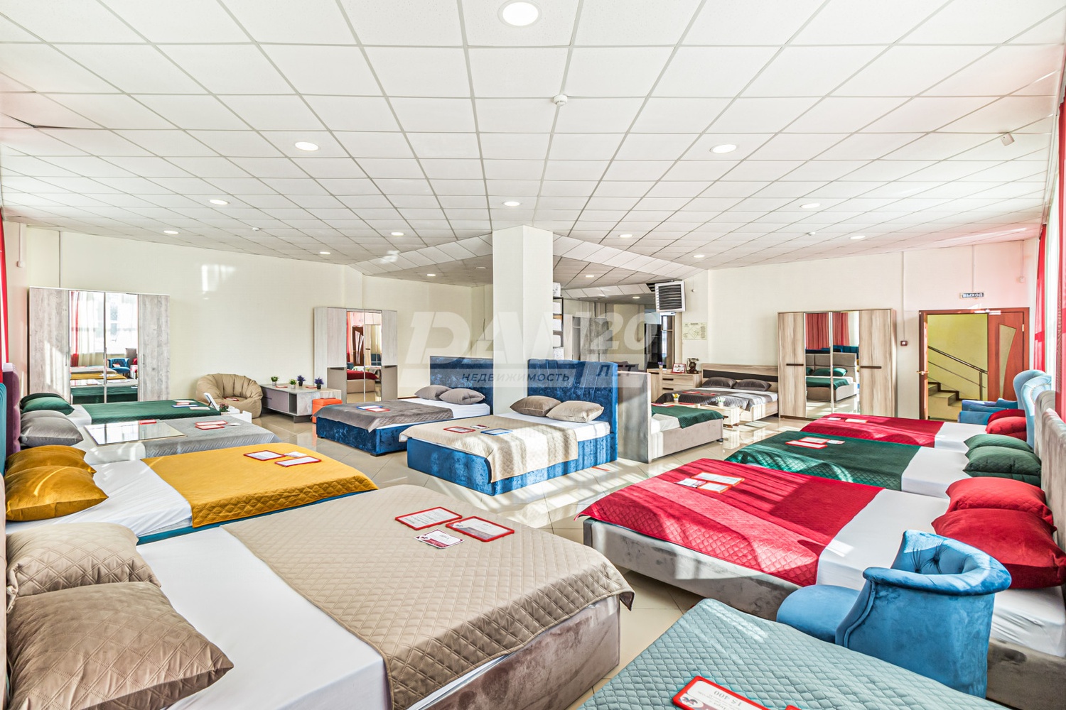 Торговая площадь 2130 м²