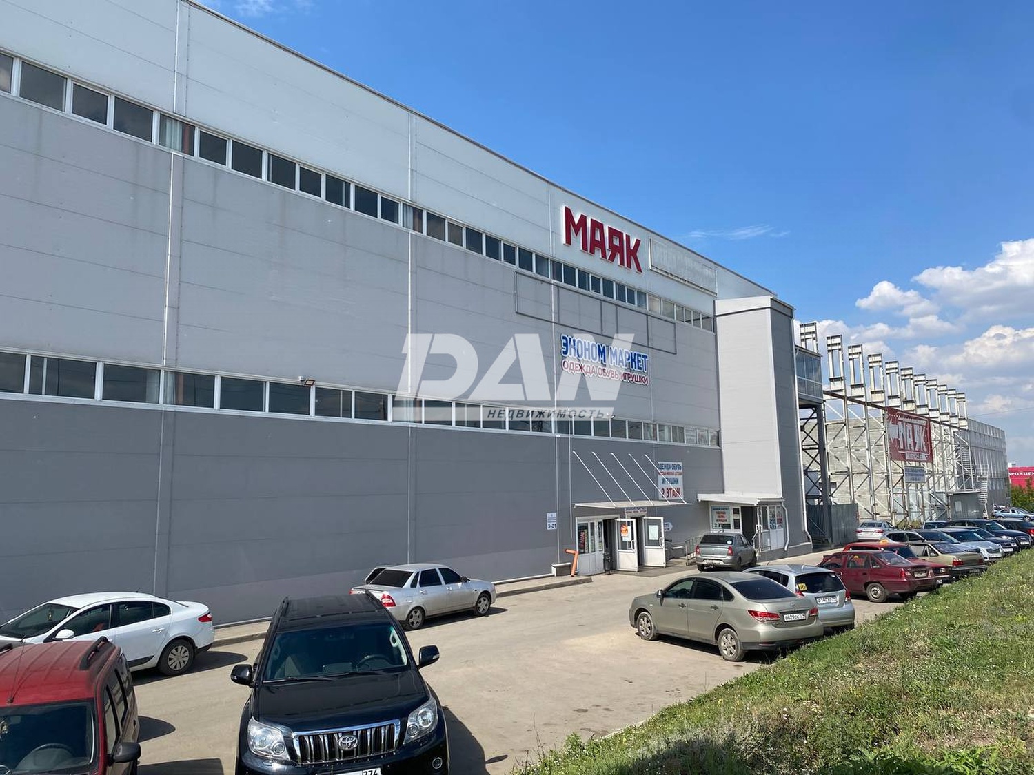 Торговое помещение 1000 м²