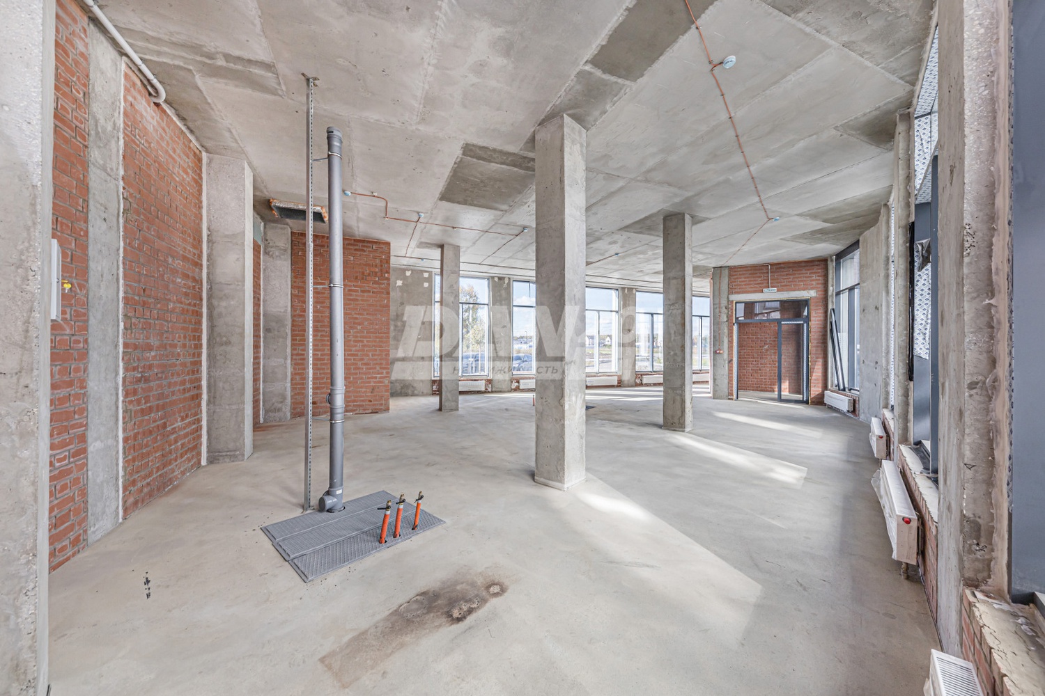 Торговая площадь 599,7 м²