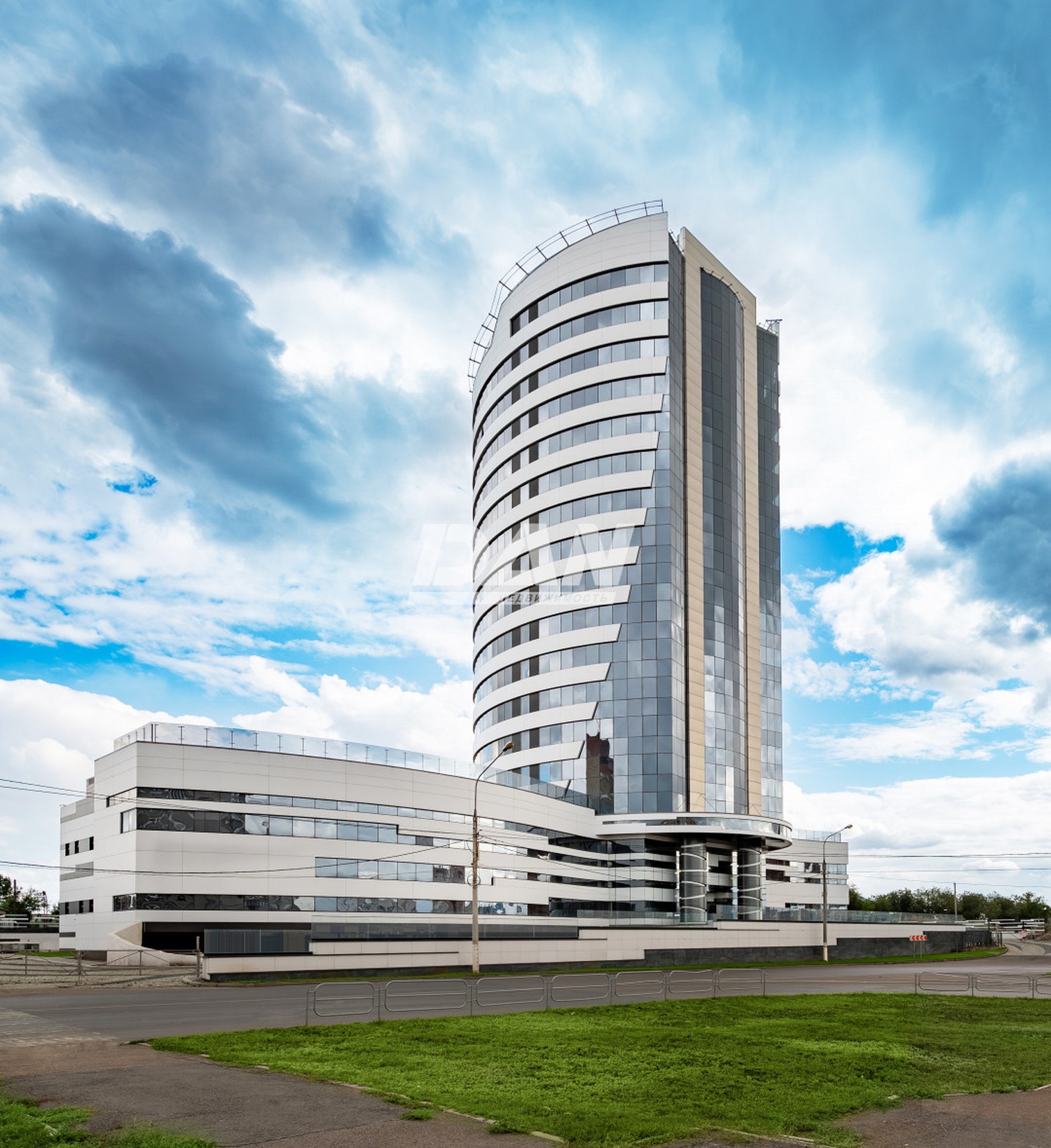 Торговая площадь 13515 м²