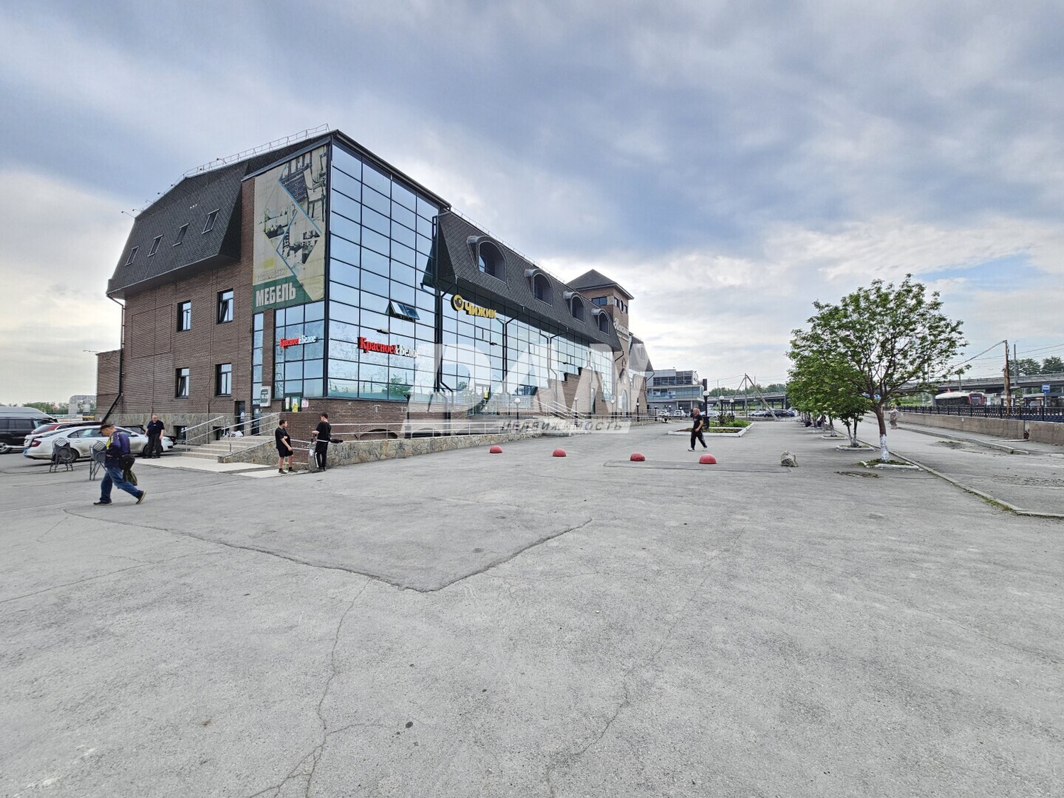 Помещение свободного назначения 401,8 м²