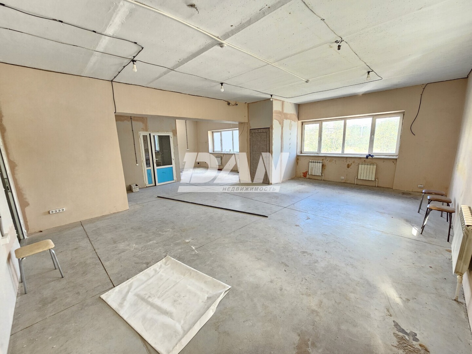 Помещение свободного назначения 330 м²