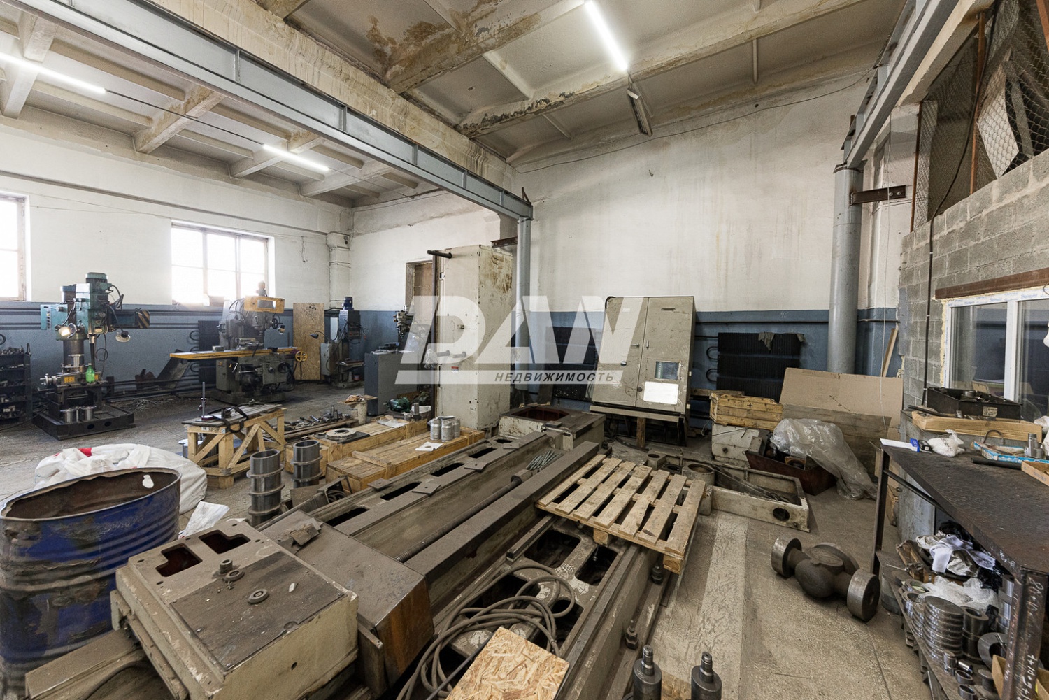 Производственное помещение 1301 м²