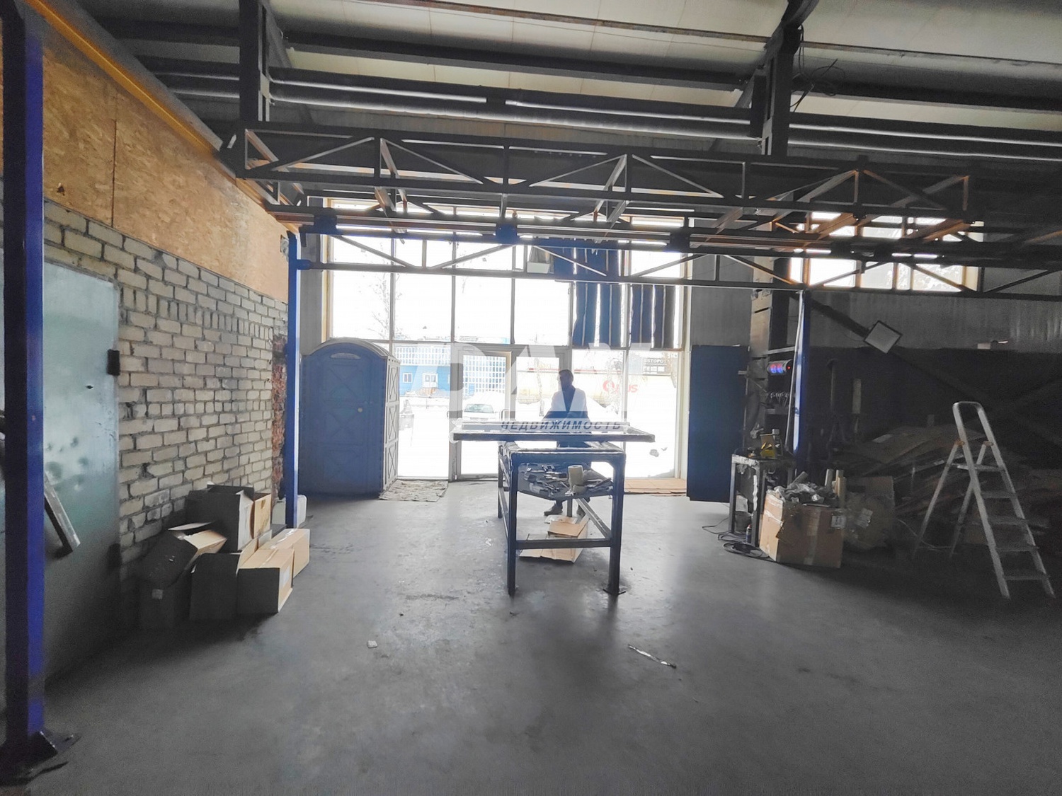 Помещение свободного назначения 648 м²