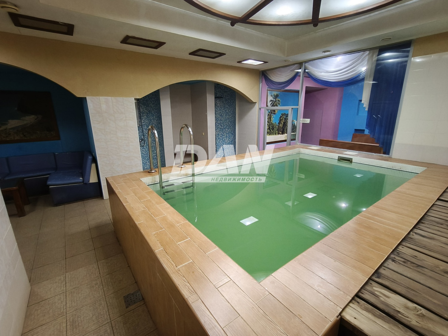 Торговая площадь 283 м²