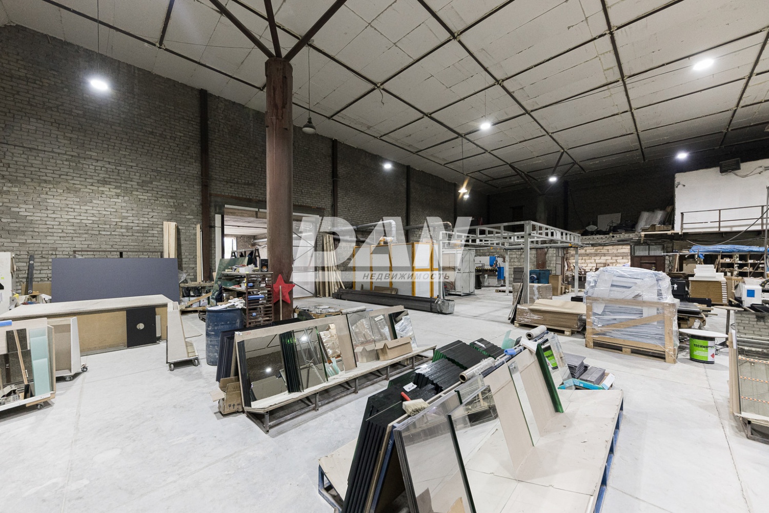 Склад 983 м²