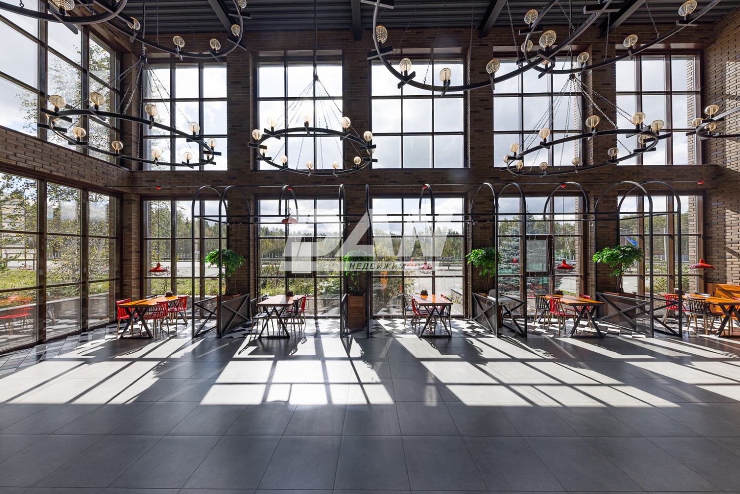 Помещение свободного назначения 573,2 м²