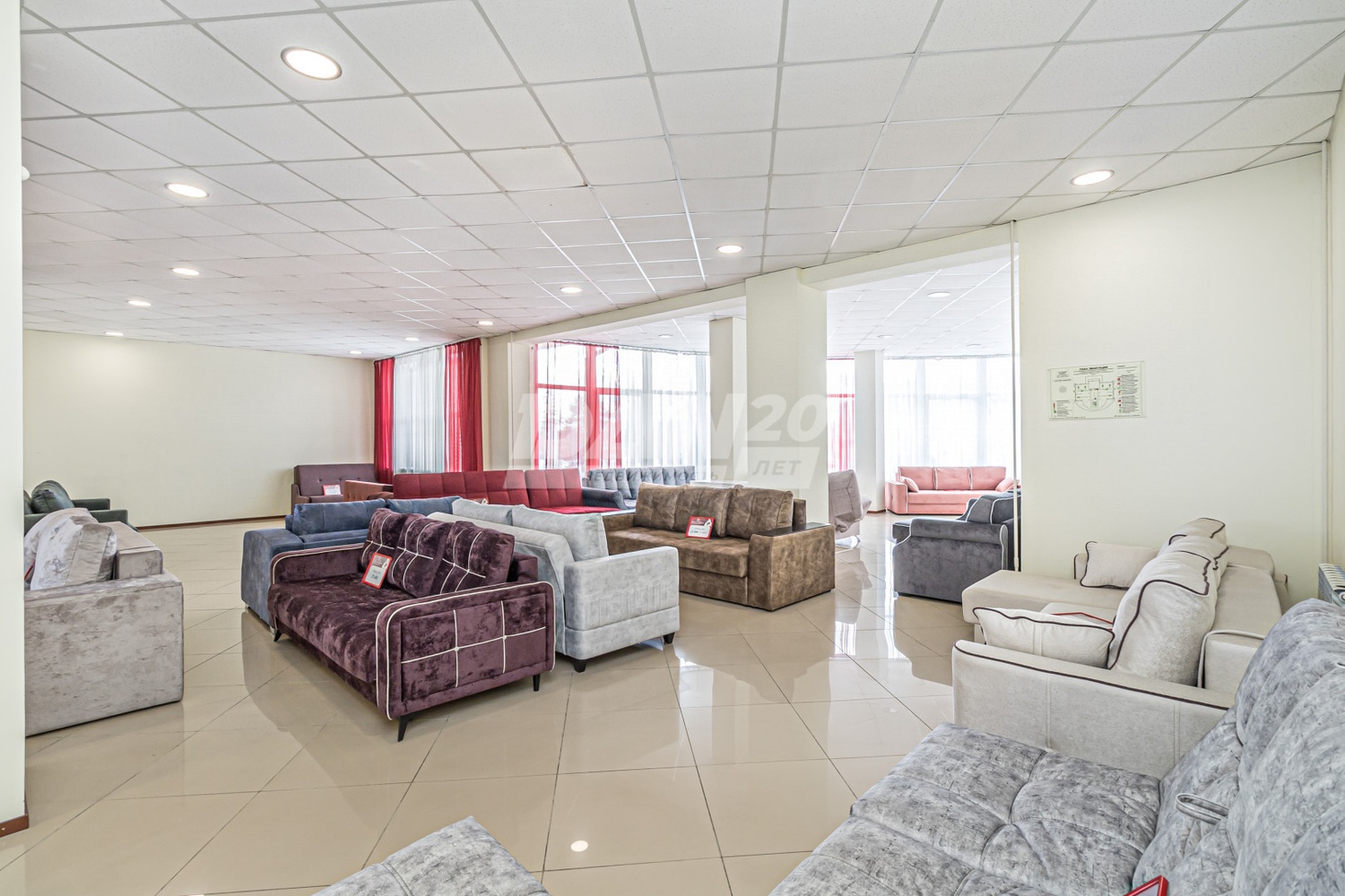 Торговая площадь 2130 м²