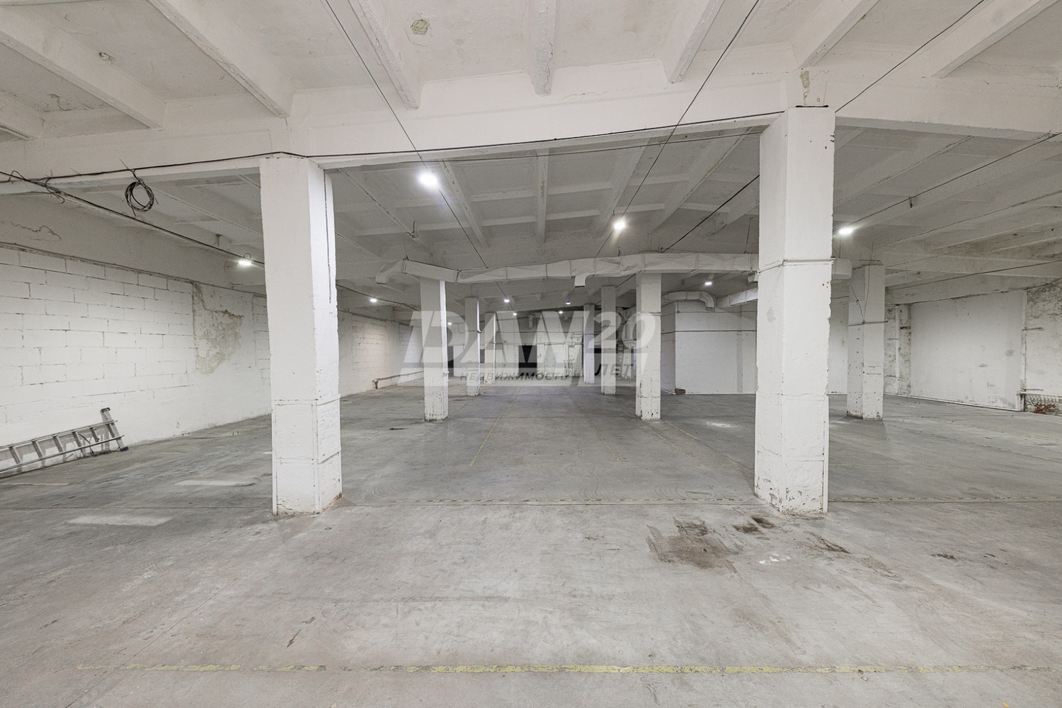 Помещение свободного назначения 877,3 м²