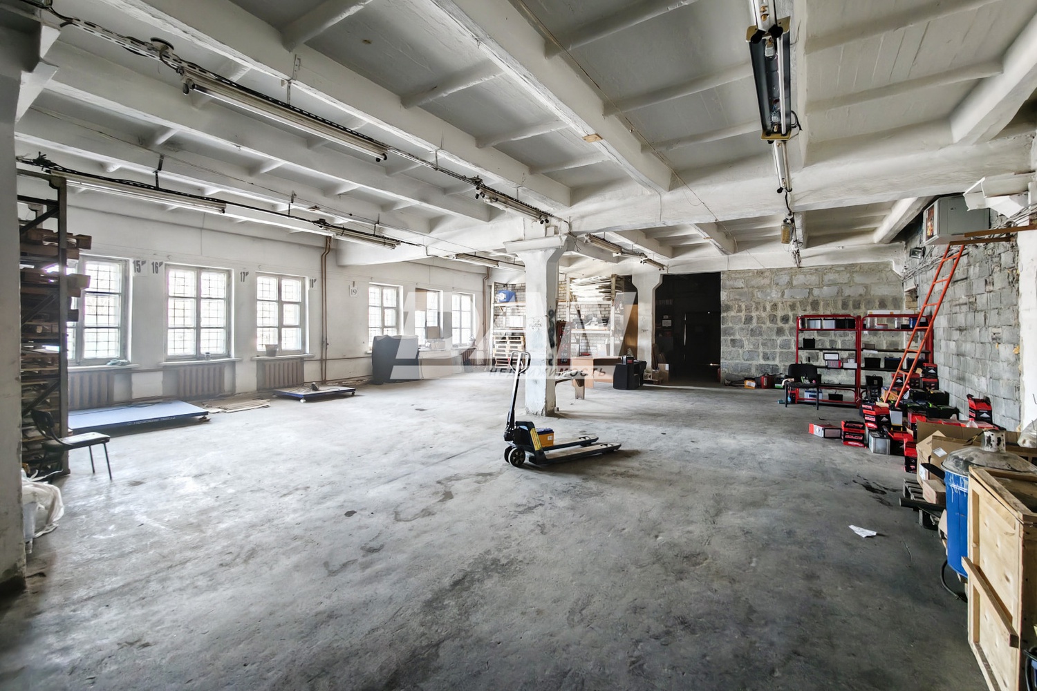 Помещение свободного назначения 437 м²