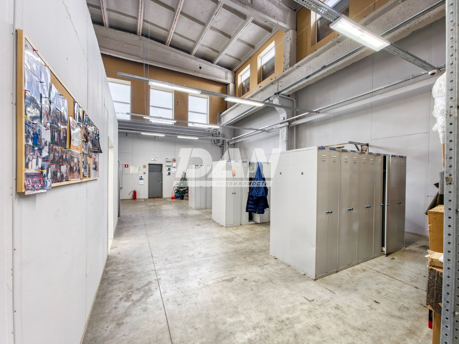 Торговая площадь 1486 м²