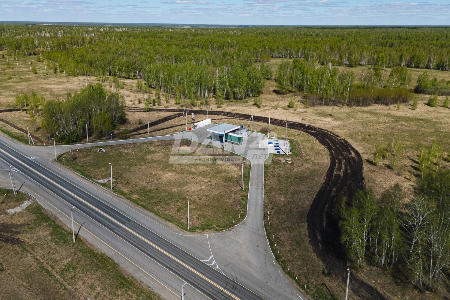 Земельный участок 14000 м²