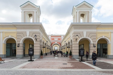Hines открыл вторую очередь Outlet Village Пулково в Санкт-Петербурге