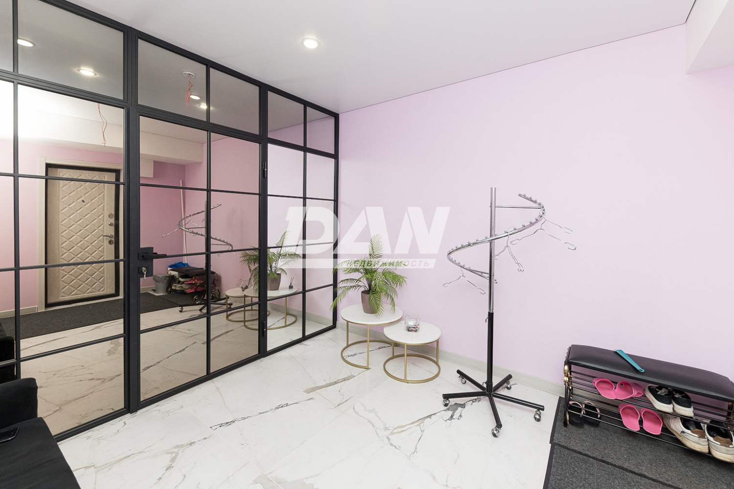 Торговая площадь 56 м²