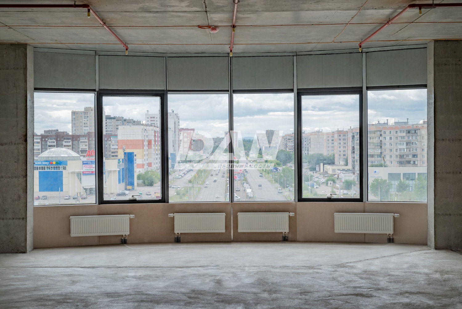 Торговая площадь 13515 м²