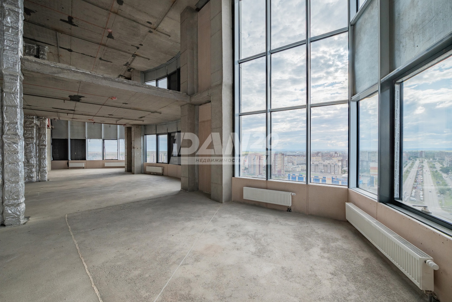 Торговая площадь 13515 м²