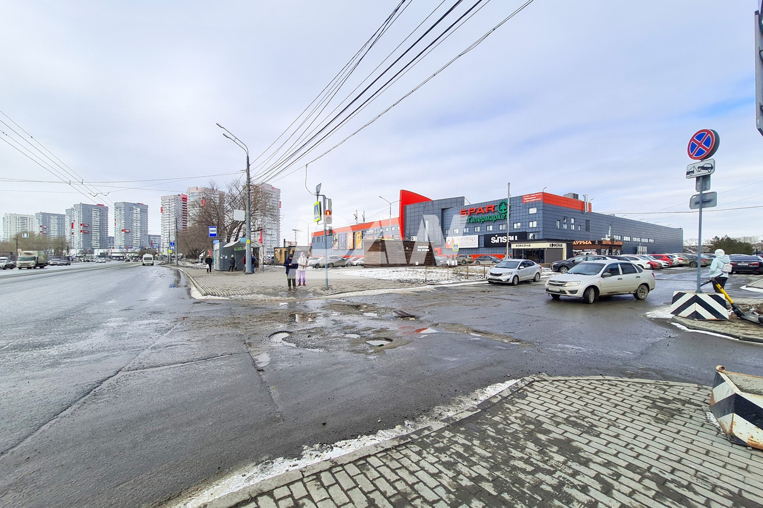 Торговая площадь 372 м²