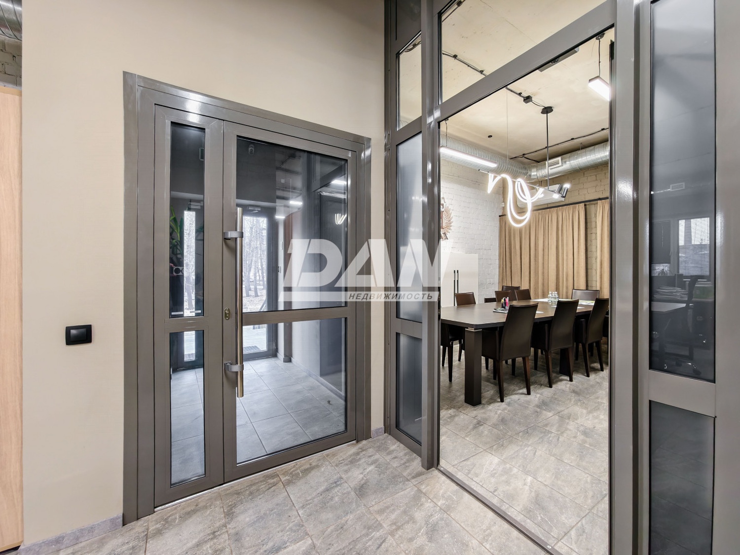 Помещение свободного назначения 1670 м²