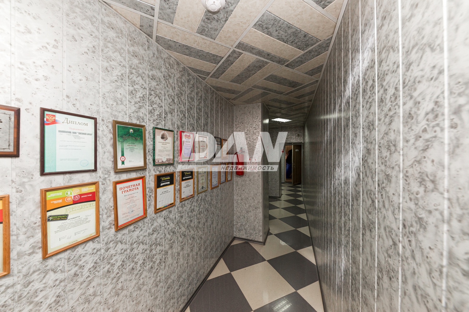 Производственное помещение 944 м²