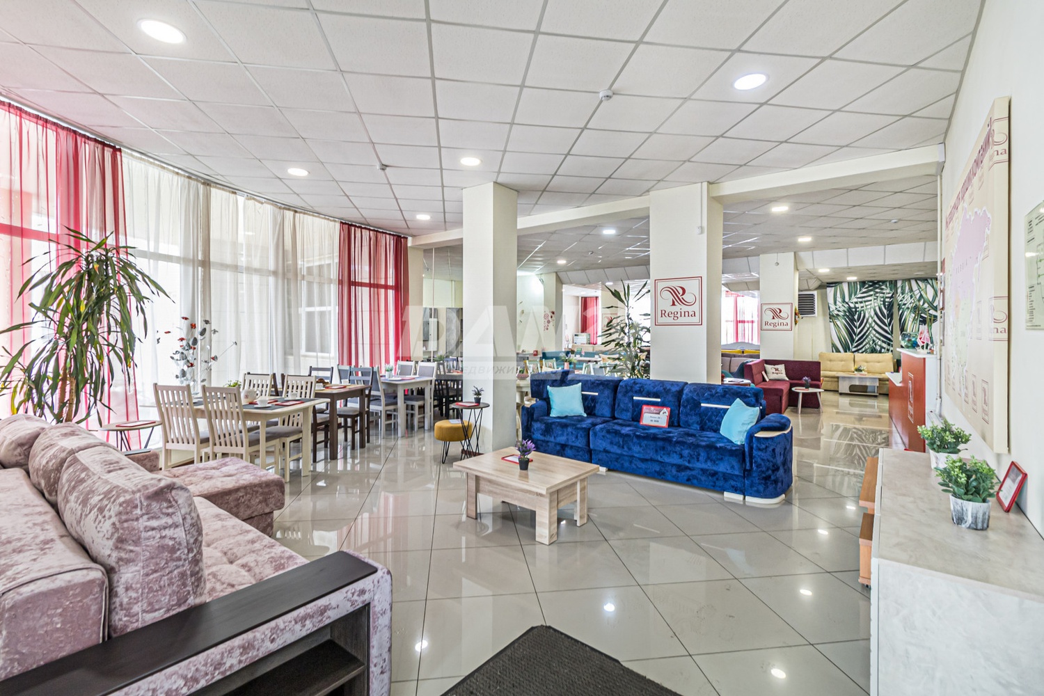 Торговая площадь 2130 м²