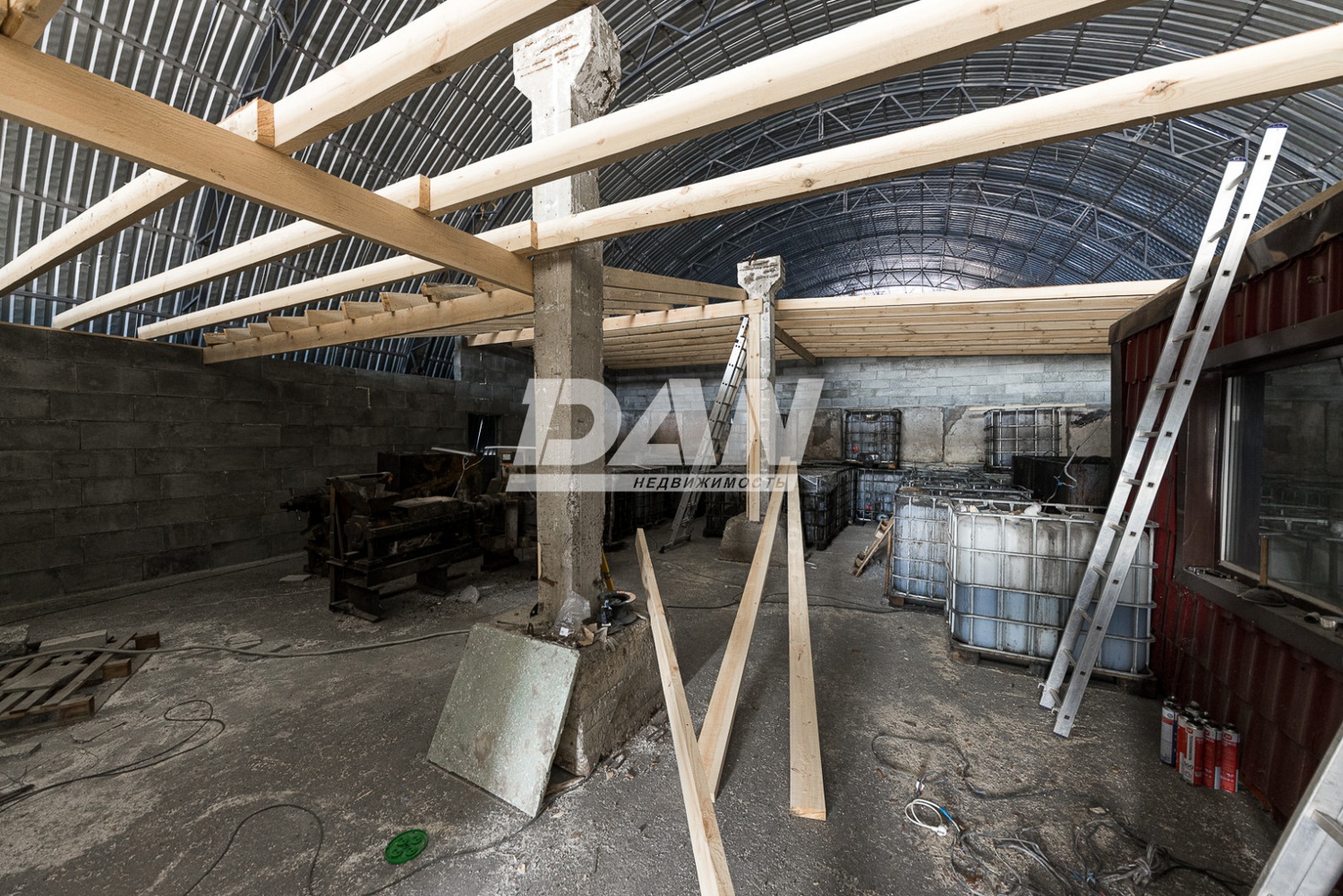 Производственное помещение 1137 м²