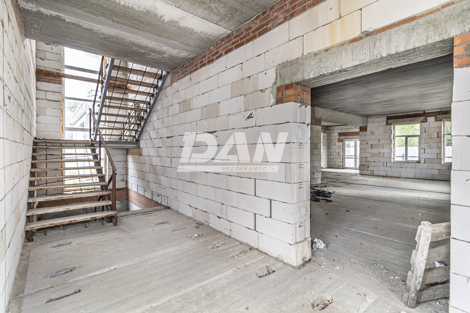 Помещение свободного назначения 1032 м²