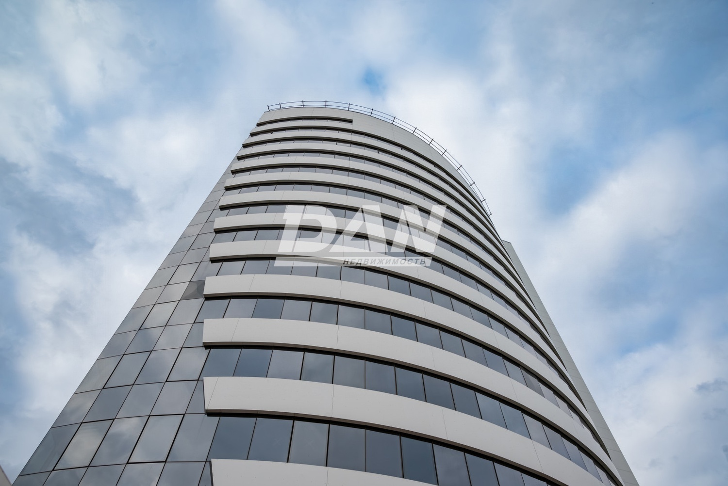 Торговая площадь 13515 м²