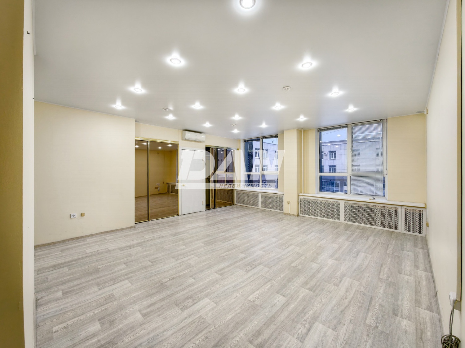 Офис 1050,9 м²