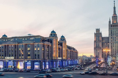 ВЭБ продаст столичные торговые комплексы «Новинский пассаж» и «Цветной»