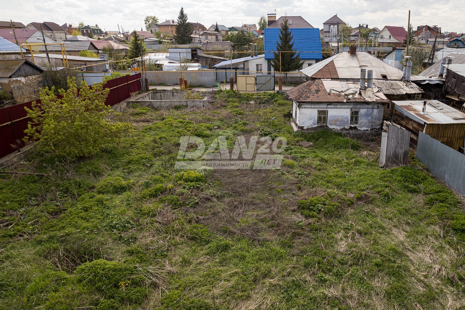 Земельный участок 1700 м²