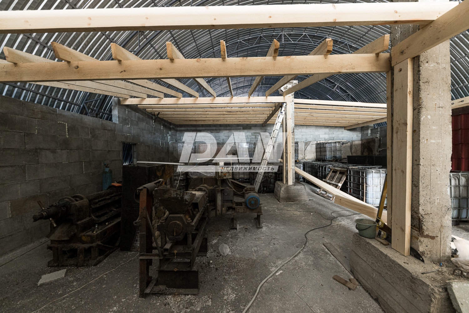 Производственное помещение 1137 м²