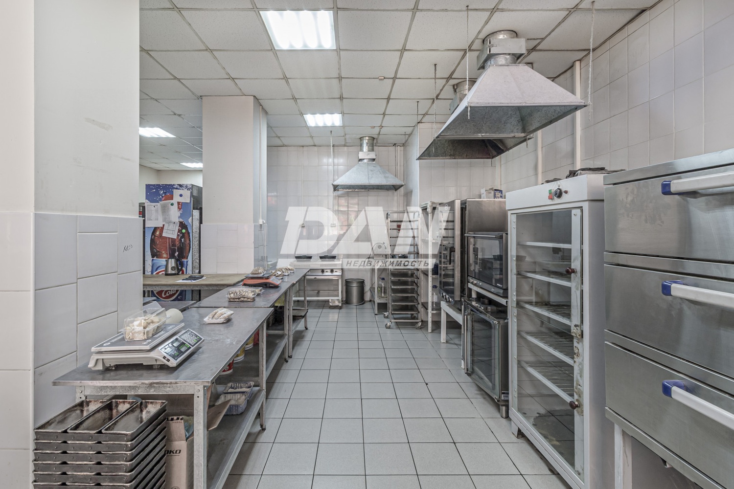 Торговое помещение 372 м²