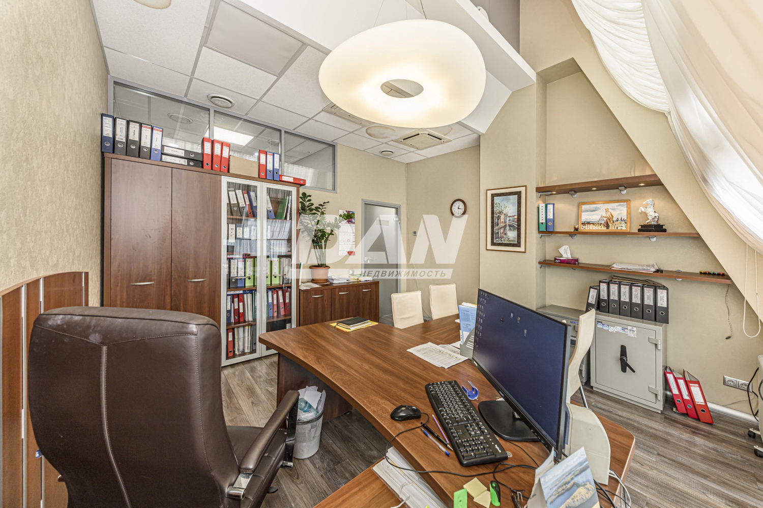 Торговая площадь 372 м²