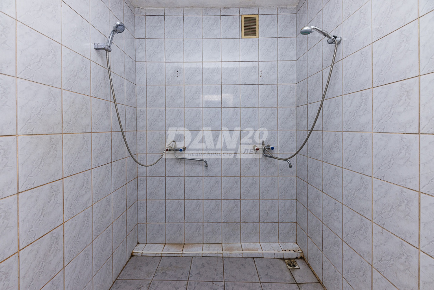 Торговая площадь 1625 м²