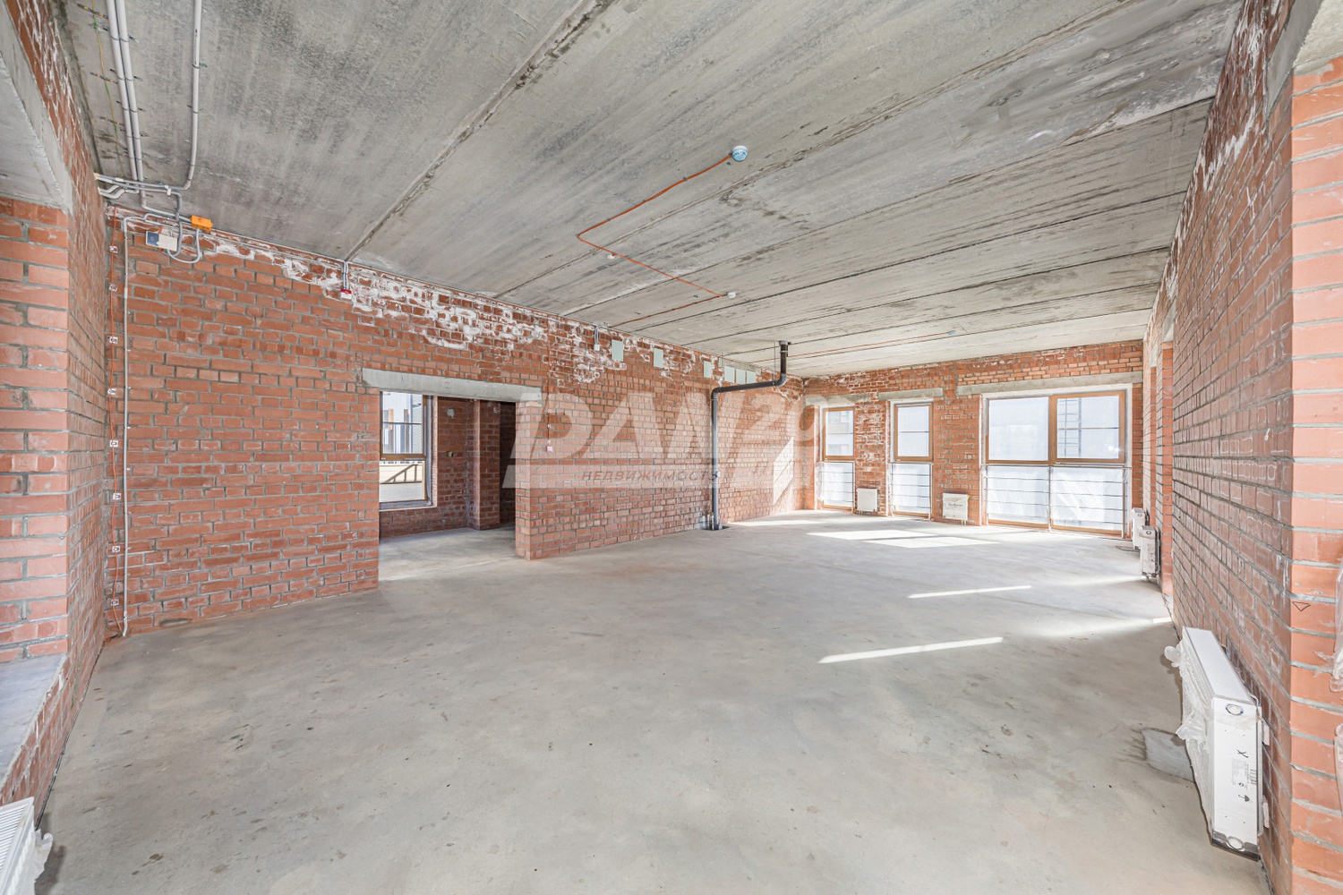 Торговая площадь 599,7 м²