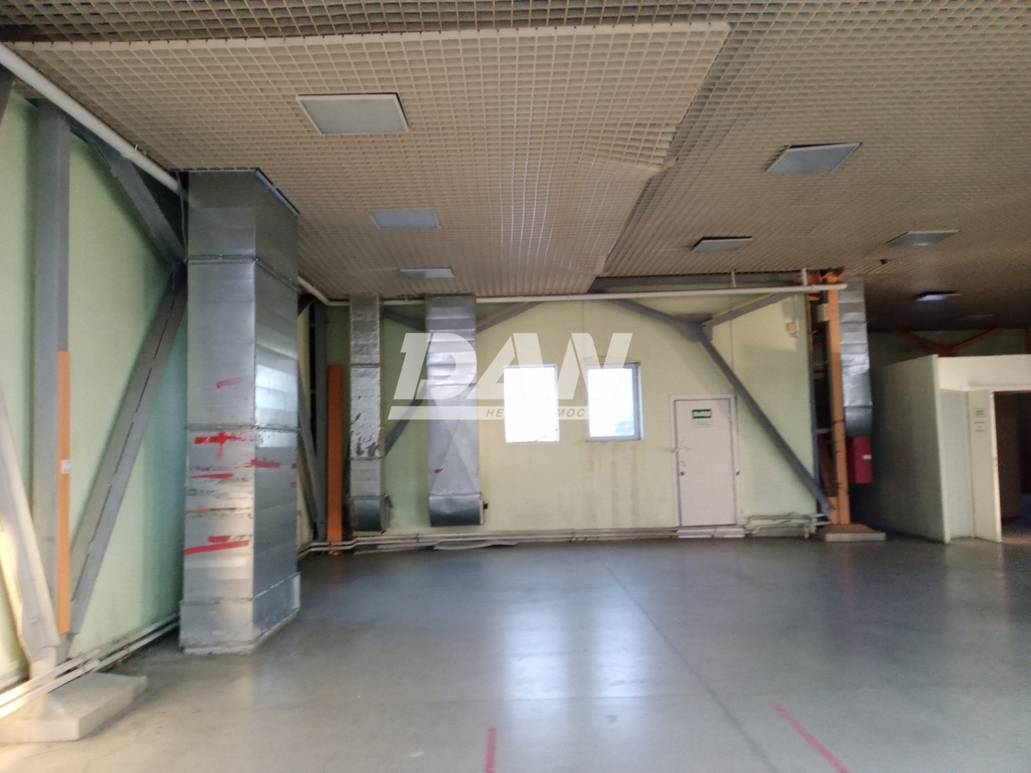 Торговое помещение 980 м²