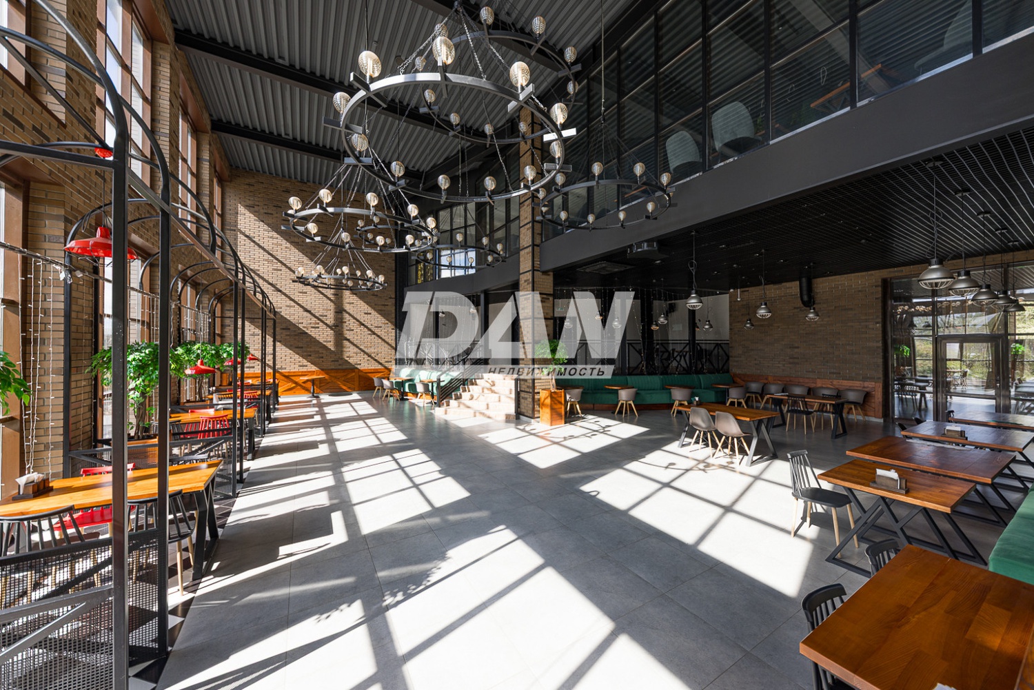 Помещение свободного назначения 573,2 м²