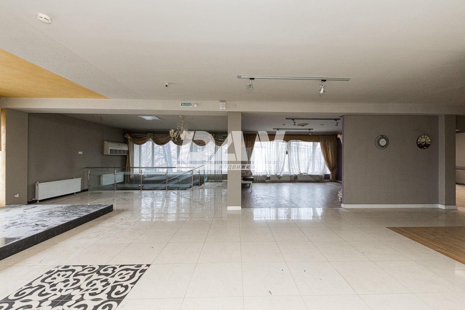 Помещение свободного назначения 682 м²