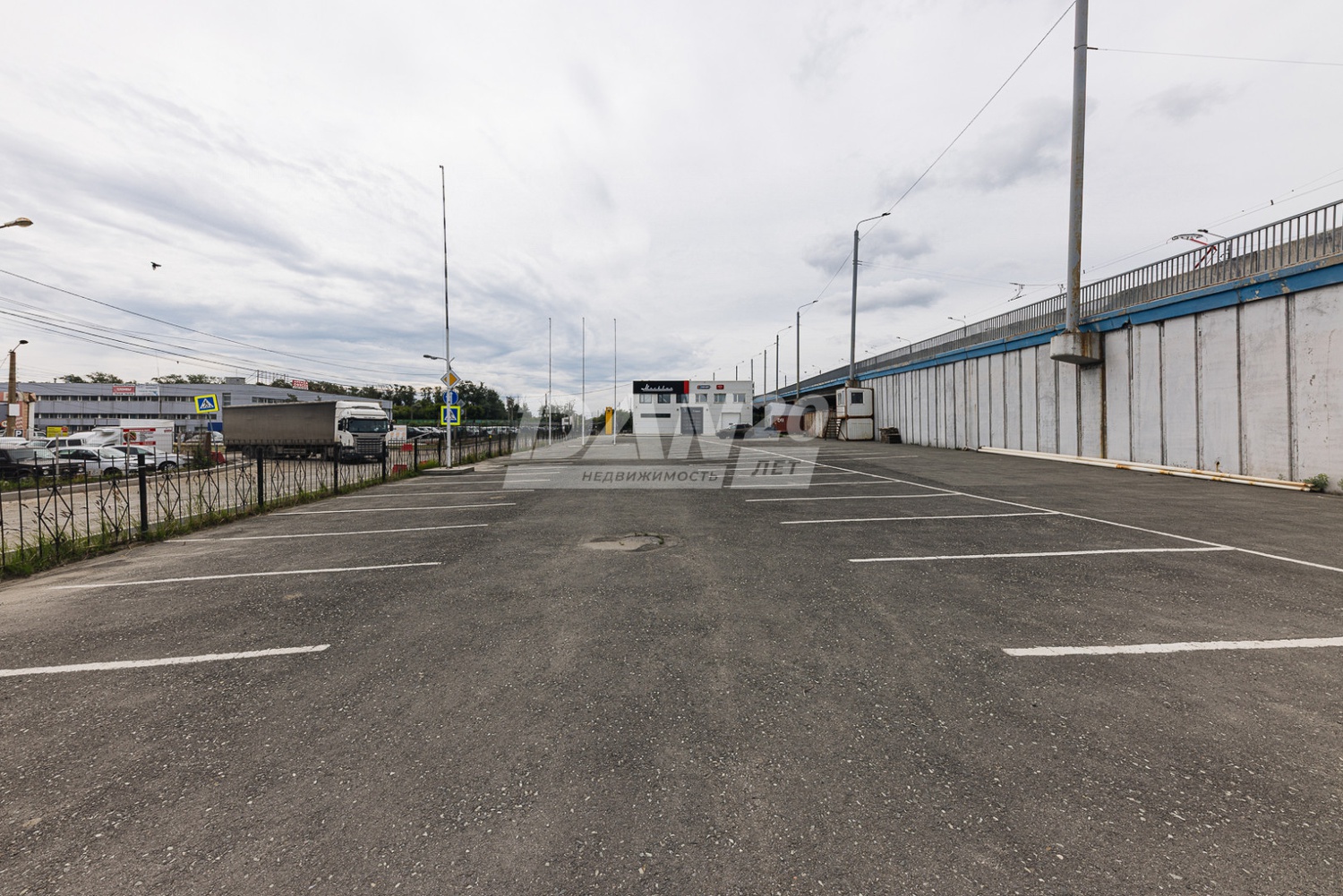 Торговая площадь 1625 м²