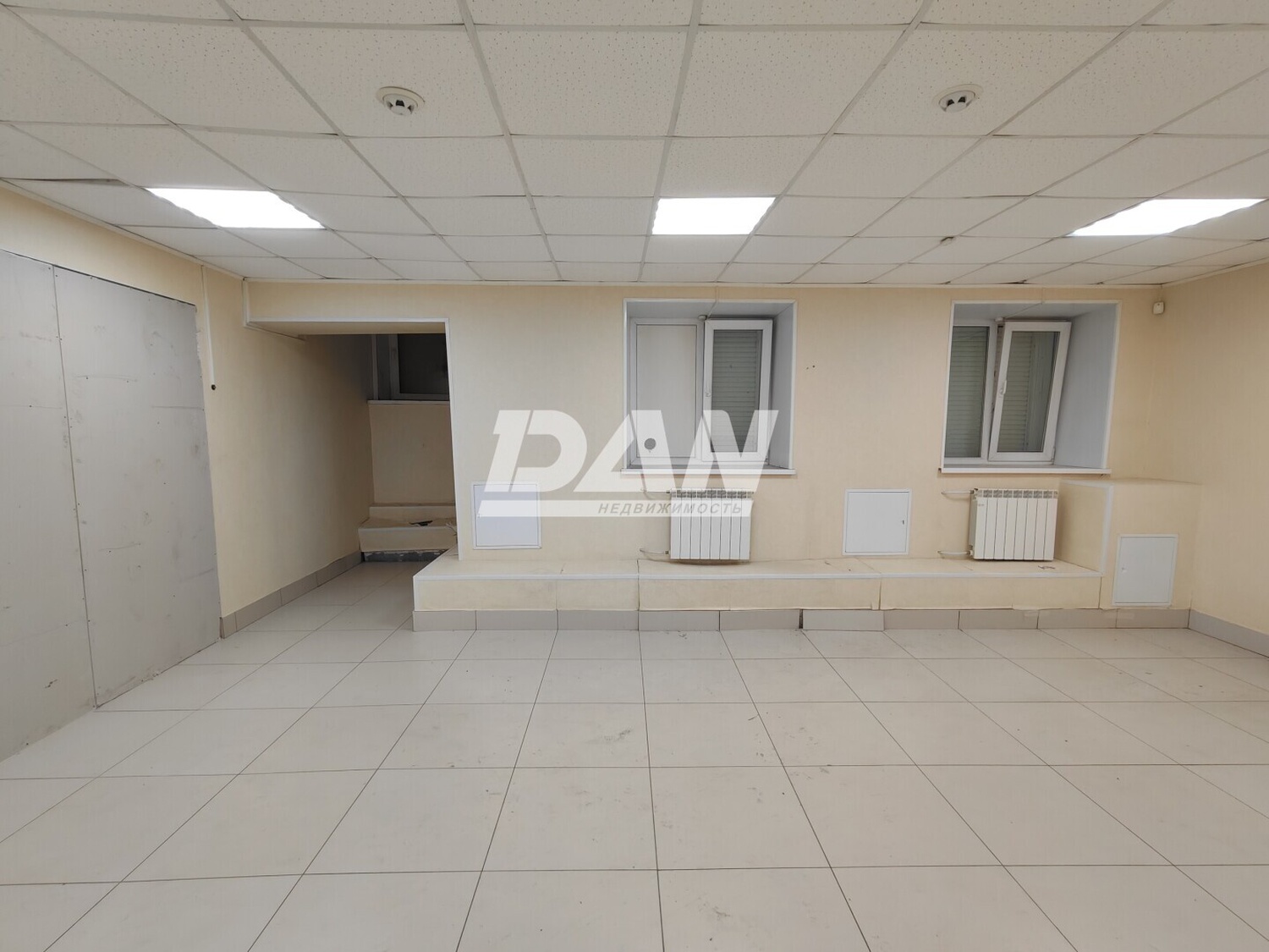 Помещение свободного назначения 295 м²