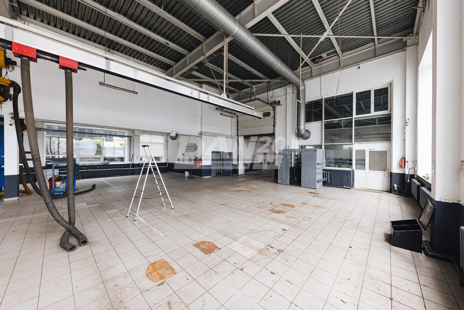 Торговая площадь 1625 м²