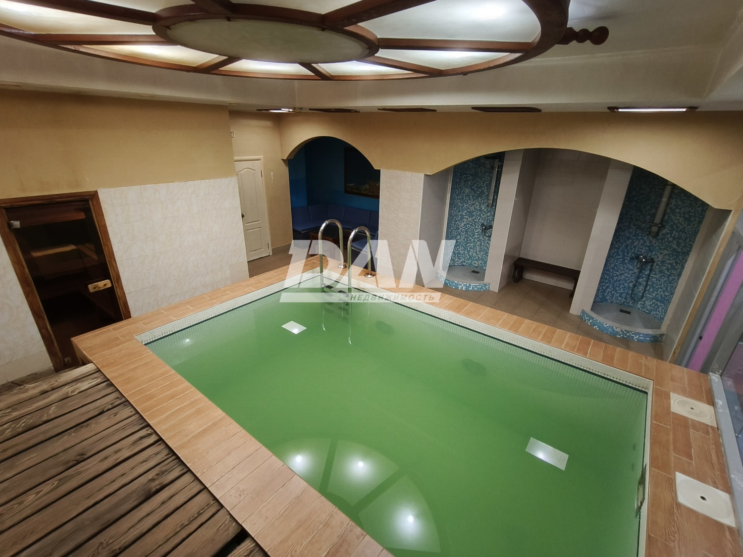 Торговая площадь 283 м²